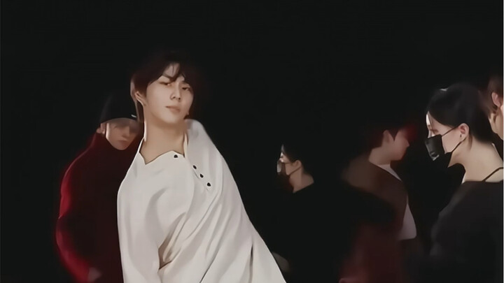 เผลอแป๊บเดียวก็โดนเวอร์ชันห้องซ้อมของเพลง "bite me" ของฉวนเฟยกระแทกหัวใจไปแล้วนะ