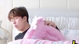 [Lucu banget!!!] Reaksi pacar saya saat kentut di tempat tidur adalah...??? Sungguh luar biasa punya
