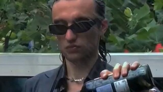 “别让生活的平淡，耗尽你所有的向往”