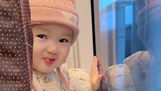 高铁上千万不要吃饼干，不然会把小萌兽馋哭！