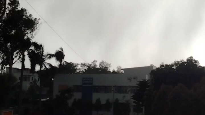 বৃষ্টির পূর্বে...