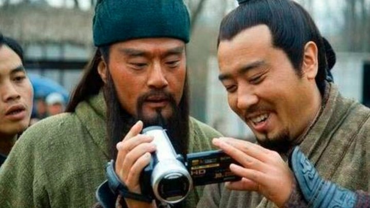 Have you ever seen such a sexy Romance of the Three Kingdoms? (First issue)