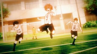 tiga pemuda pemain bola