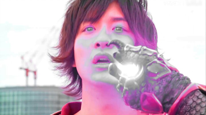 Ah ha ha ha, dinosaurus hitam yang mengamuk ada di sini