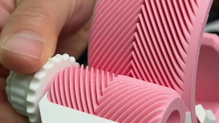 حامل هاتف محمول بطباعة ثلاثية الأبعاد بنمط بصمة إنسان الإصدار 2.0