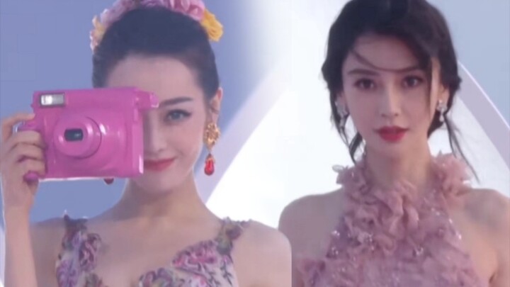 Sanggul rambut vs rambut tidak diikat, pertarungan pamungkas rok merah muda!!! Namun masing-masing m