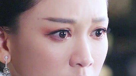 Orang di hadapanku bukan lagi orang yang dulu; kami saling memandang, hanya tersisa kekecewaan.