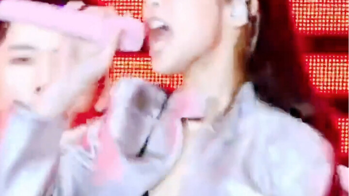 Jennie Kim, the first in K‑POP history to unleash a roaring, ranting outburst at a concert