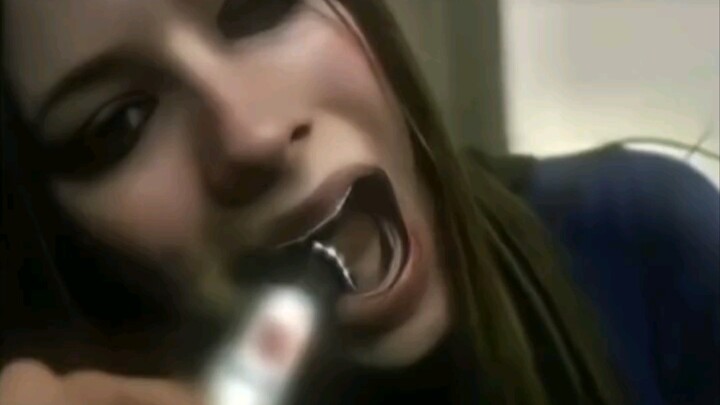 Phụ nữ phương Tây chỉ thích kiểu "Avril" này thôi!