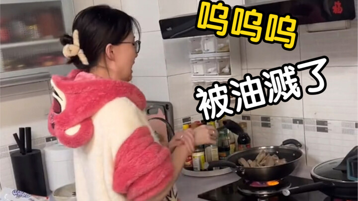 Mie kukus kacang panjang kembali dengan gaya kuat, dipadukan dengan iga sapi bumbu merah jadi lebih 