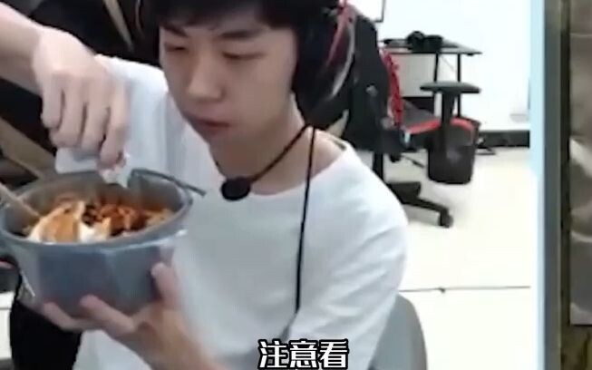 How outrageous can a super moderator get? A guy eating rice noodles was warned for “walking the line