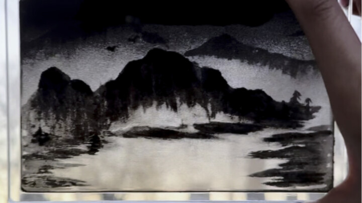 Nếu đổ bột kim tuyến lên bảng trượt, bạn sẽ nhận được...