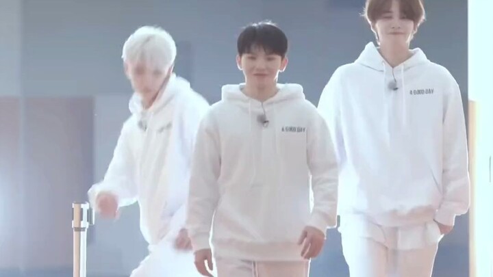 นึกถึงเรื่องเศร้าทั้งชีวิตจนหมดแล้ว ก็ยังหัวเราะไม่หยุด เซเว่นทีน อินจองฮัน