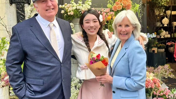 爷爷的世界好像褪色了，但唯独奶奶是他世界里的彩色