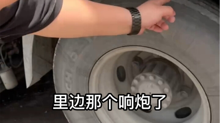 From Hanchuan, Hubei to Wanzhou, Chongqing—634 kilometers—and a flat tire struck along the way. The 