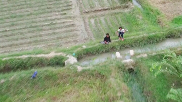 Drone Vs Villager 🤣😅#droneprank #dronefunny #droneviral #gmrahoo