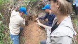 Thành viên nữ team Săn Bắt Ẩm Thực Vùng Cao lần đầu đi bắt rắn | Bích Phương Vlogs