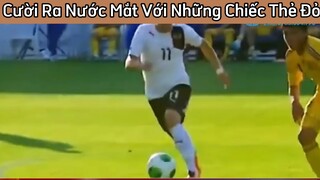 Cười ra nước mắt với những chiếc thẻ đỏ