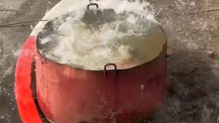 تدريبات قصوى لرجال الإطفاء