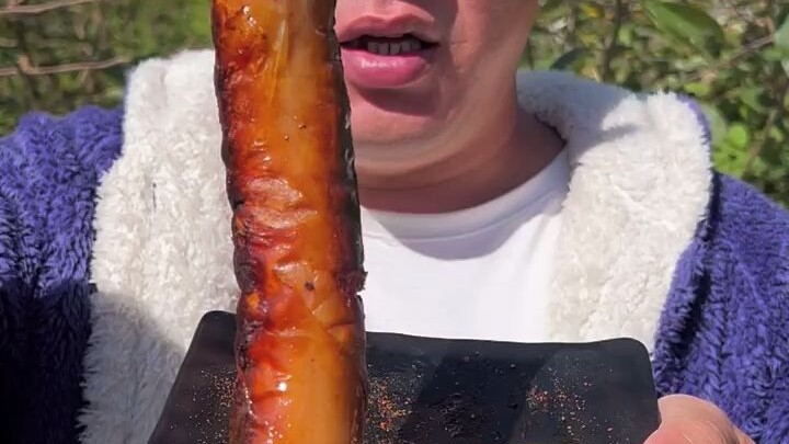 Today I'm going to eat a whole big grilled sausage.