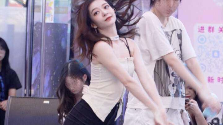 Which idol is doing this random dance Maniac? [Dumplings]