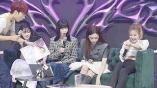 ไอดอลสาวที่ใช้มือฉีกแมลง