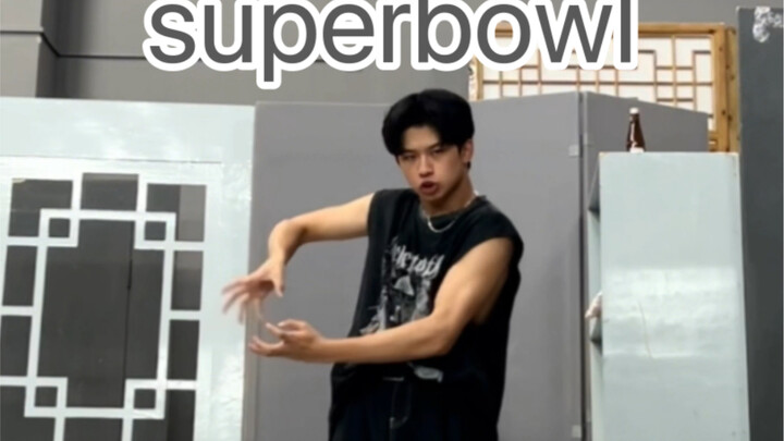 [Lin Yang] Sinh viên đại học đẹp trai nhảy hết mình trong Superbowl