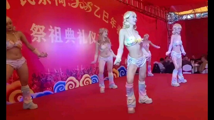 Khi nói đến việc thờ cúng tổ tiên, nó vẫn phụ thuộc vào người dân miền Nam Phúc Kiến...