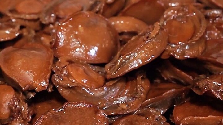 60-jin Chinese premium abalone just fresh out of the oven! Foodies, hop on before it’s gone!