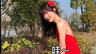 当一个搞笑女被迫换上性感小吊带，谁懂？？！？