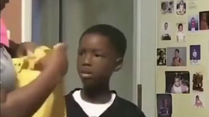 Nhìn con sợ đến mức mặt mũi cũng biến sắc luôn.