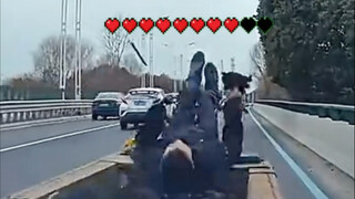 تحدي كتم الضحك "تغيير المقاعد بالسيارة"