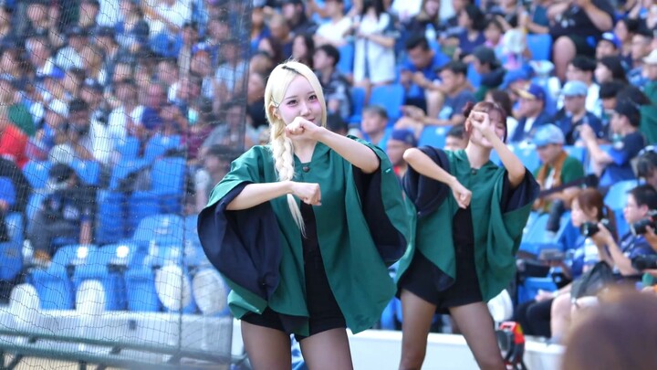 Attack on Titan Theme Day, cheerleader member 🤣 Park Seong-eun