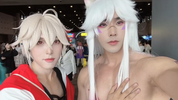 Hướng dẫn chi tiết cách "sờ" đúng cách tại hội chợ anime