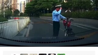 Báo cáo với cảnh sát. Lần này phản ứng của cảnh sát chỉ mất 0,1 giây.