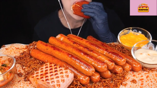 Mukbang mì cay và xúc xích #anngon