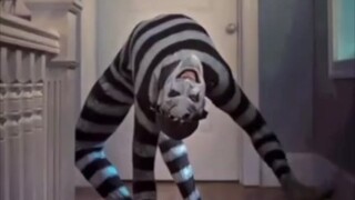 Movie "Separation" as a clown to do yoga