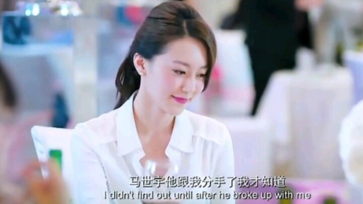 Meja pria penuh keceriaan, meja wanita menyimpan ketegangan tersembunyi.