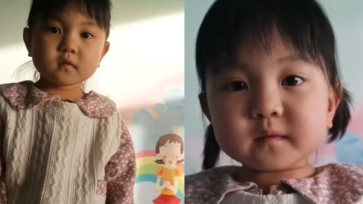 A teacher helps little kids learn standard Mandarin, but the adorable tots instinctively switch to t