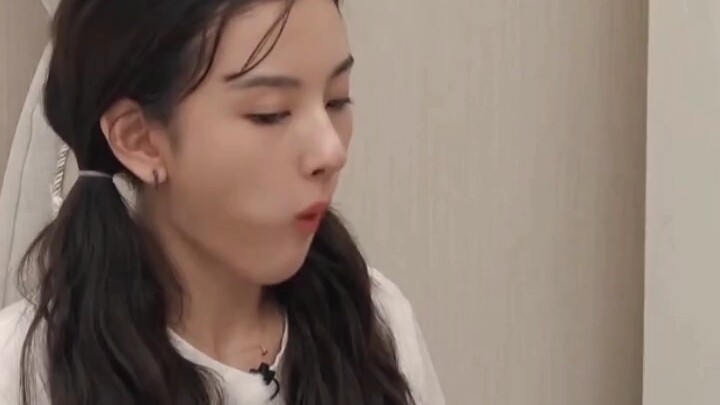 Thế còn lời hứa giảm cân đâu "Tống Tổ Nhi"