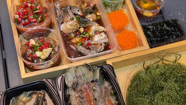 อาเล่อหม่า: ตลาดกลางคืนป่วนวังมังกร ข้าวหน้าอาหารทะเลดองสดอร่อยมาก!