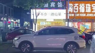 为什么区别这么大，一边没人，一边爆满