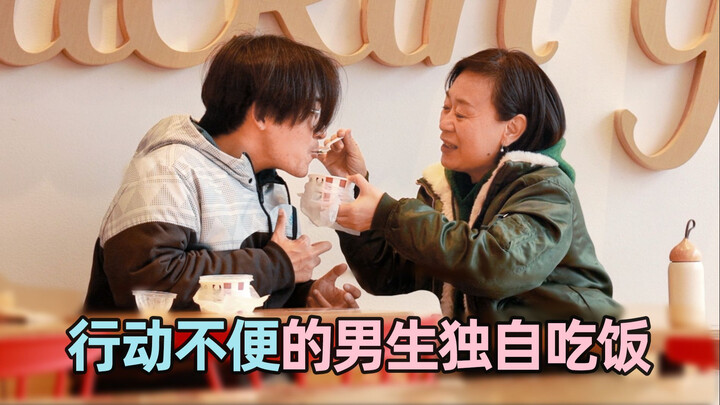 Melihat si cowok tak bisa makan karena tangannya gemetar, cewek di sebelahnya langsung ambil sendok 