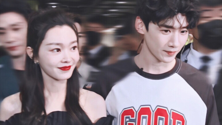 มีใครเข้าใจบ้าง? ฟินสุดคือตอนที่ทั้งสองพยายามหลีกเลี่ยงจนไม่กล้าสบตากัน แต่พอเห็นเธอถูกเบียด ก็อดไม่
