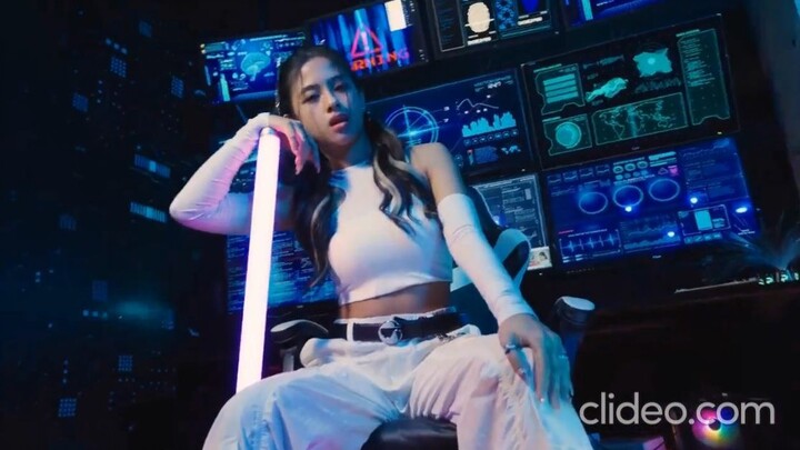 I am Lazy to typing, So i will use Song Lyric from StarBe For Arrogant Knetz