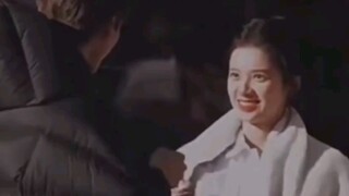 ปรากฏว่าความรักออกมาจากดวงตาจริงๆ! ดวงตาของเธอเป็นประกาย! เป่ายิ้งฉุบสนุกขนาดนั้นเลยเหรอ?
