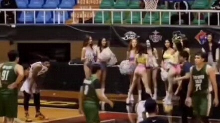 ทีมเชียร์ของไต้หวันใช้วิธีใดในการรบกวนการชู้ตลูกโทษของฝ่ายตรงข้าม