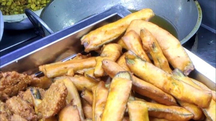 Bangladesh most famous jhalmuri and puri payaju singara in Dhaka city