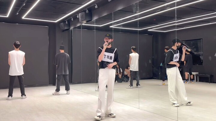 我在人民广场吃着炸鸡【练习室】