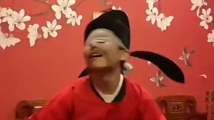 Awalnya kukira dia seorang pejabat yang jujur, ternyata malah seorang pejabat yang bodoh